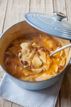 Zuppa di fagioli con maltagliati senza uova fatti in casa