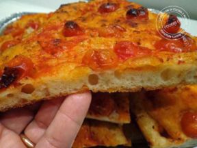 FOCACCIA BARESE (quella sottile) CON LIEVITO MADRE