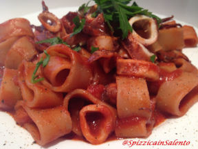 Calamarata con sugo di calamari