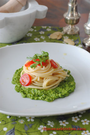 Pesto di Rucola e Mandorle con Pomodorini - Rocket and Almond Pesto with Tomatoes