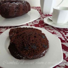 CIAMBELLA AL CACAO, RHUM E MIRTILLI NERI