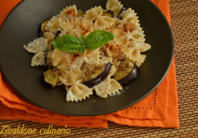 Farfalle integrali con melanzane saporite