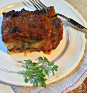 Sformato di zucchine, ragù alle spezie e scamorza. La mia non lasagna che ci assomiglia molto...