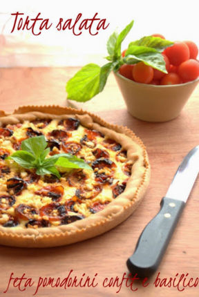 Torta salata con feta, pomodorini confit e basilico