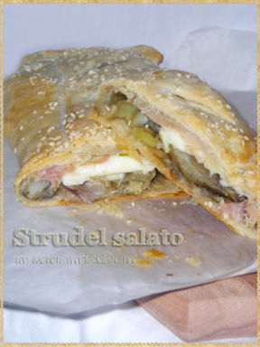 Strudel salato con carciofi, mortadella e brie