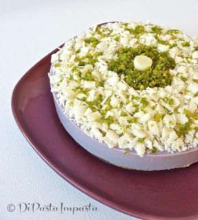 Cheesecake viola con cioccolato bianco e pistacchi