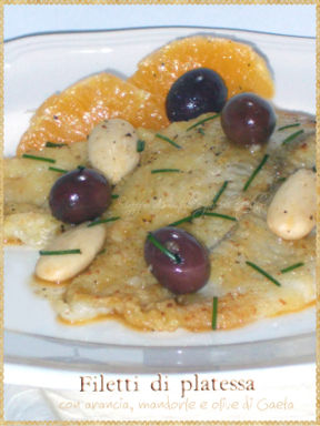 Filetti di platessa con arancia, mandorle e olive di Gaeta