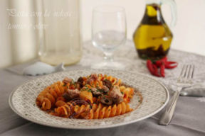 PASTA CON LA 'NDUJA, TONNO E OLIVE