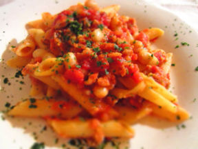 Penne al sugo di tonno e cannellini