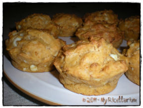 Muffin con pesto alla siciliana e ricotta salata (senza uova)