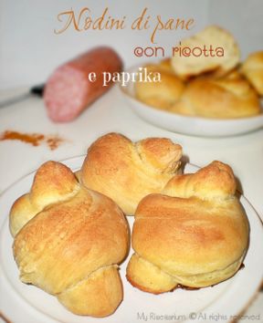 Nodini di pane con ricotta e paprika