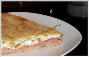 PIZZA RUSTICA CON PROSCIUTTO, RICOTTA E PISTACCHI
