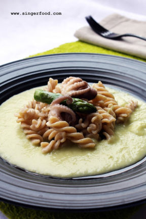 Fusilli integrali con crema di asparagi e polipetti