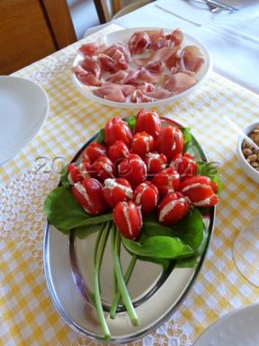 Pomodori tulipano ripieni
