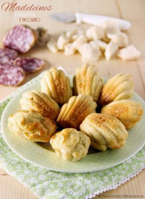 Madeleines con pancetta e pecorino