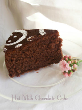 Torta al latte caldo e cioccolato (Hot Milk Chocolate Cake)-la versione definitiva della torta al cioccolato