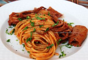 Spaghetti al sugo di totani