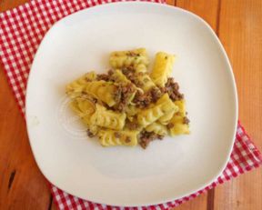 FESTONATI CON PASTA DI SALSICCIA E PESTO