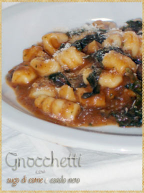Gnocchetti con sugo di carne e cavolo nero