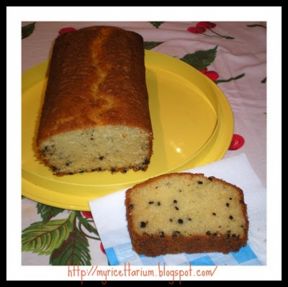 Plumcake alle mandorle e gocce di cioccolato