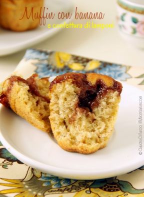 Muffin con banana e confettura di lamponi