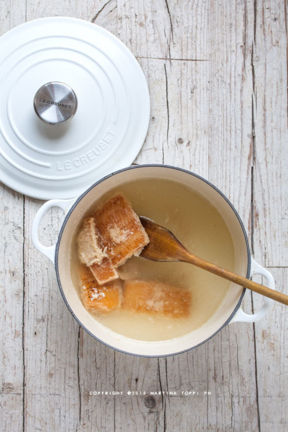 Brodo di croste di parmigiano: modalità riciclo on!