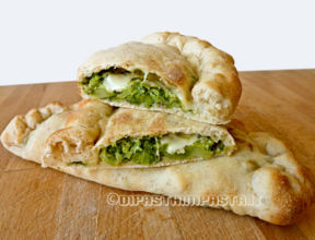 Calzoni al forno ripieni di broccolo siciliano