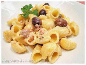 RICETTA PIPE RIGATE CON SALSICCIA E OLIVE