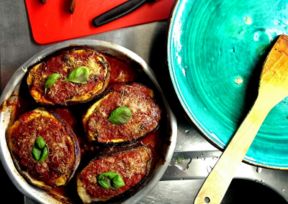 Ancora melanzane, ripiene e al sugo alla maniera garganica.
