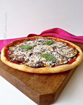 Pizza croccante alla norma (light e a lunga lievitazione naturale)