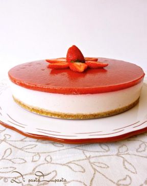 Cheesecake alla fragola con fruttosio e agar-agar