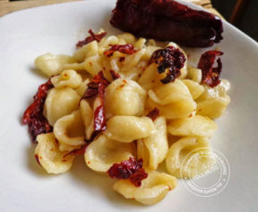 RICETTA ORECCHIETTE CON I PEPERONI CRUSCHI (orecchiette cu i pep crusc)