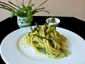 Spaghetti alla chitarra al pesto di asparagi