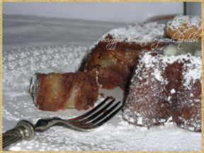 Tortina al cacao, pere coscia ed amaretti