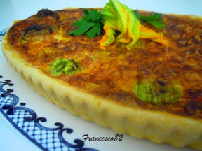 Crostata con emmentaler, prosciutto e fiori di zucca