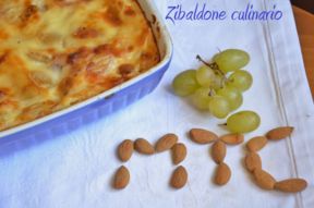Lasagne all'uva caramellata con besciamella al taleggio, culatello e mandorle