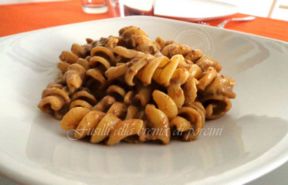 FUSILLI ALLA CREMA DI PORCINI