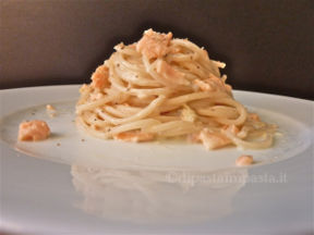 Spaghetti con salmone affumicato e gorgonzola