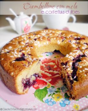 Ciambellone con mela e confettura di ribes nero