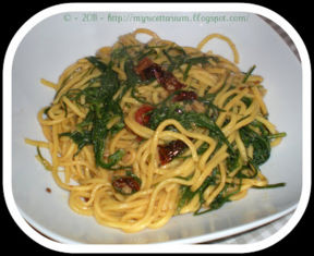 Pasta con agretti, noci e pomodori secchi