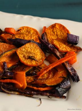 Verdure al forno aromatizzate al rosmarino