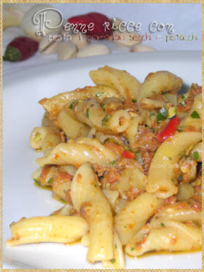Penne ricce con pesto di pomodori secchi e pistacchi