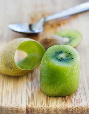 Pulire un kiwi rapidamente