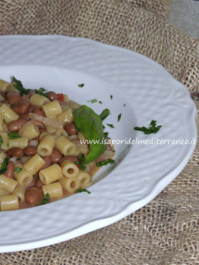 Pasta e fagioli della Regina con pancetta di nero casertano e un n° 52 niente male.