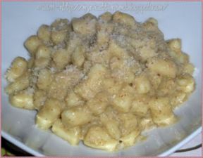 Gnocchi di patate con crema di olive e mandorle