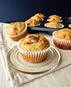 Muffins integrali alla banana con miele e bacche di goji