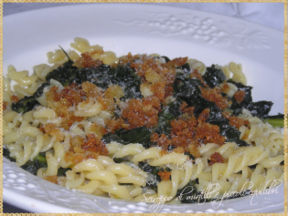 Eliche con cavolo nero e mollica di pane