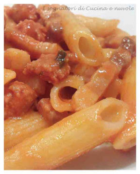 RICETTA PENNE CON PANCETTA E SALSICCIA