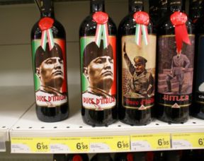 Vino di Mussolini e Hitler a 6,95 euro in un centro commerciale GS (Carrefour)