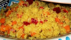 Cous cous con verdure alle spezie ed erbe aromatiche